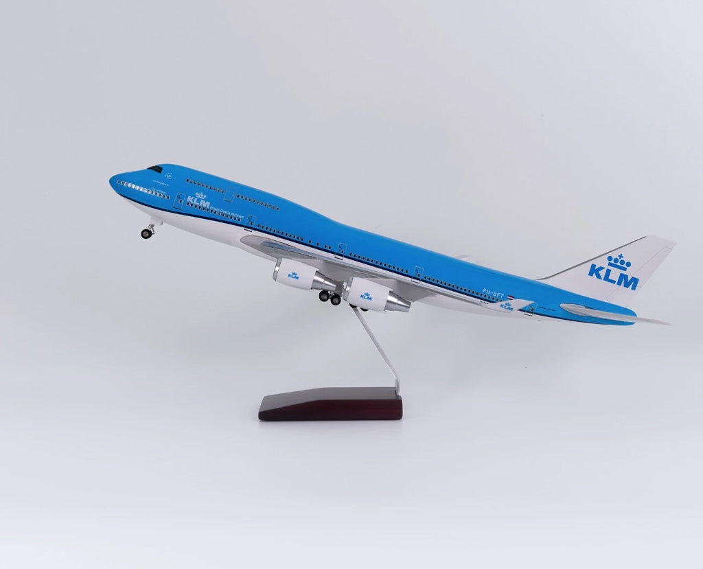 KLM Royal Dutch Airlines Boeing 747 with LED - Scale 1:160 (47 cm / 18.5 in)