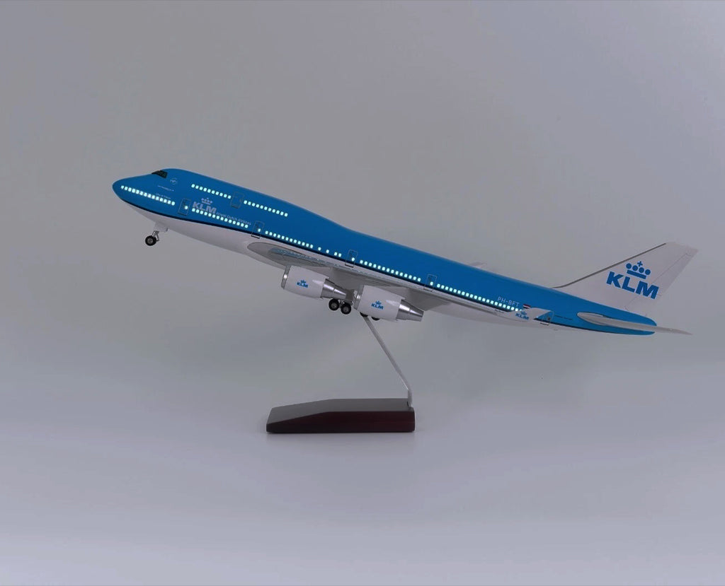 KLM Royal Dutch Airlines Boeing 747 with LED - Scale 1:160 (47 cm / 18.5 in)