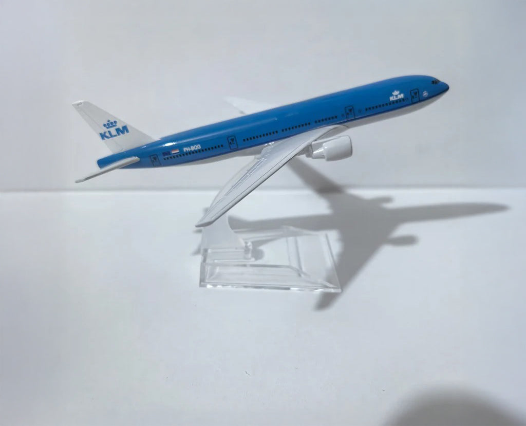 KLM Royal Dutch Airlines Boeing 777 - Scale 1:400 (16 cm / 6.3 in)