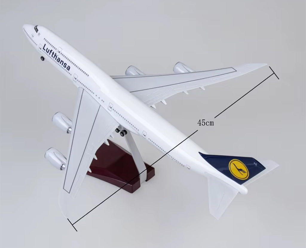Lufthansa Boeing 747 with LED - Scale 1:160 (46 cm / 18.5 in)