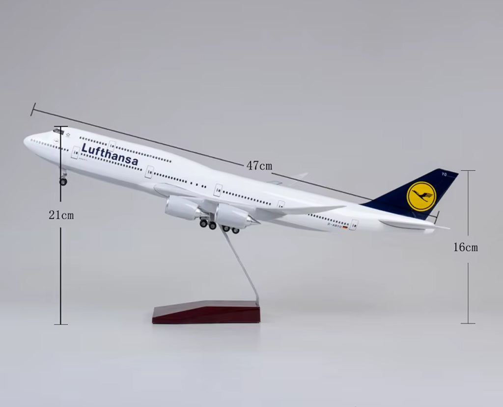 Lufthansa Boeing 747 with LED - Scale 1:160 (46 cm / 18.5 in)