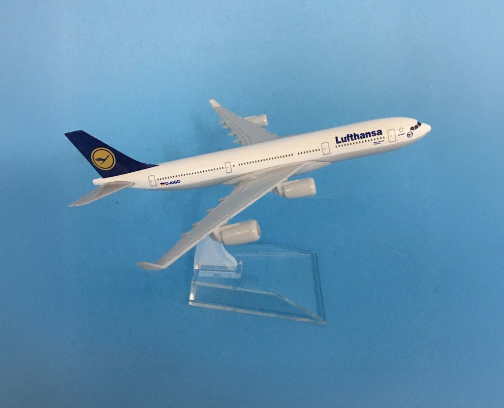 Lufthansa Airbus A340 - Scale 1:400 (16 cm / 6.3 in)