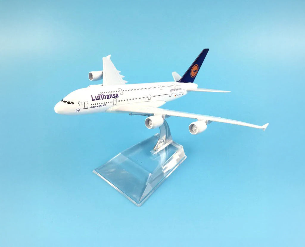 Lufthansa Airbus A380 - Scale 1:400 (16 cm / 6.3 in)