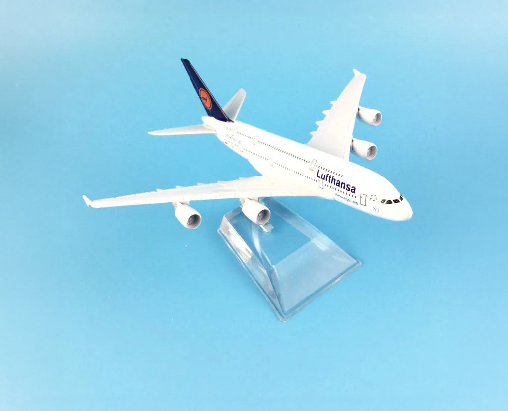 Lufthansa Airbus A380 - Scale 1:400 (16 cm / 6.3 in)