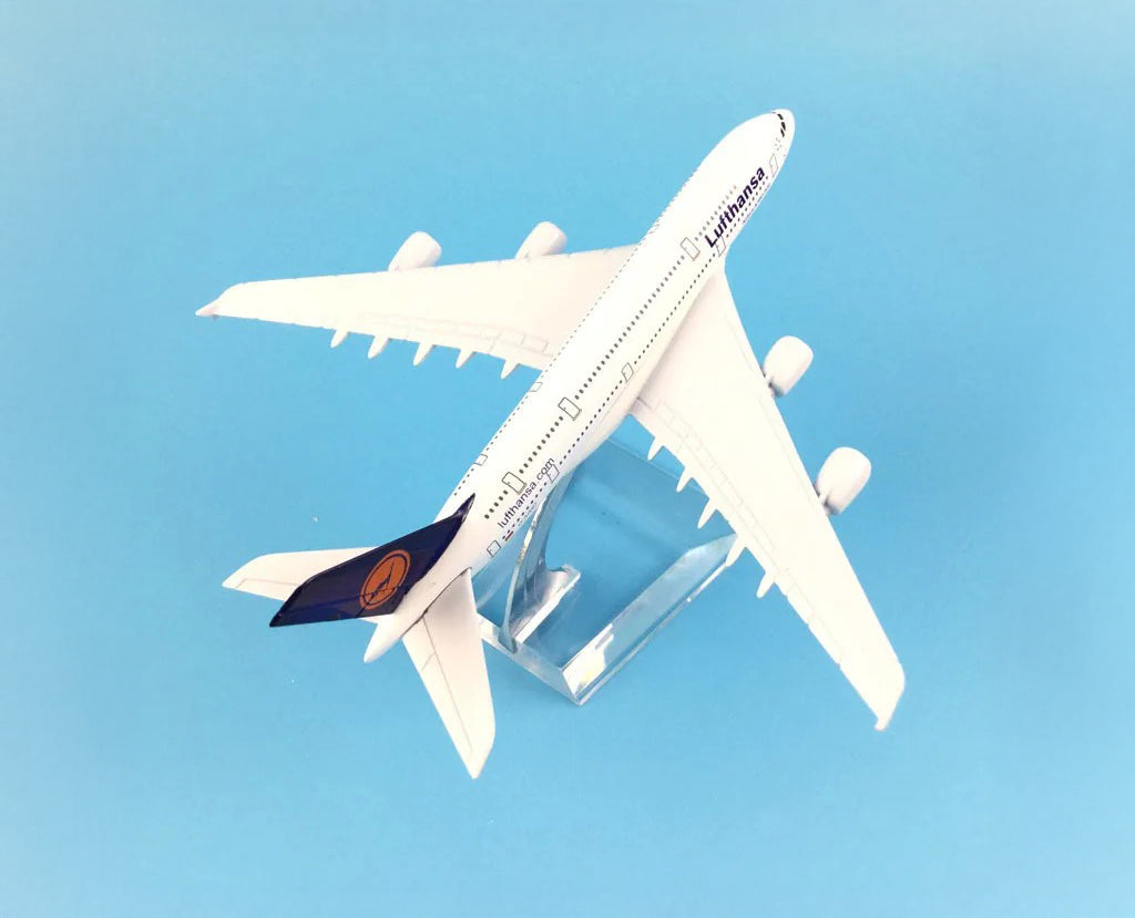 Lufthansa Airbus A380 - Scale 1:400 (16 cm / 6.3 in)