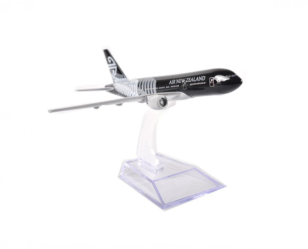 Air New Zealand Boeing 777 - Scale 1:400 (16 cm / 6.3 in)