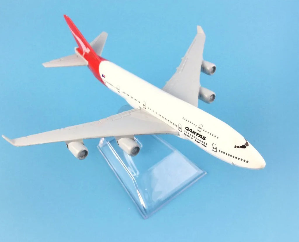 Qantas Boeing 747 - Scale 1:400 (16 cm / 6.3 in)