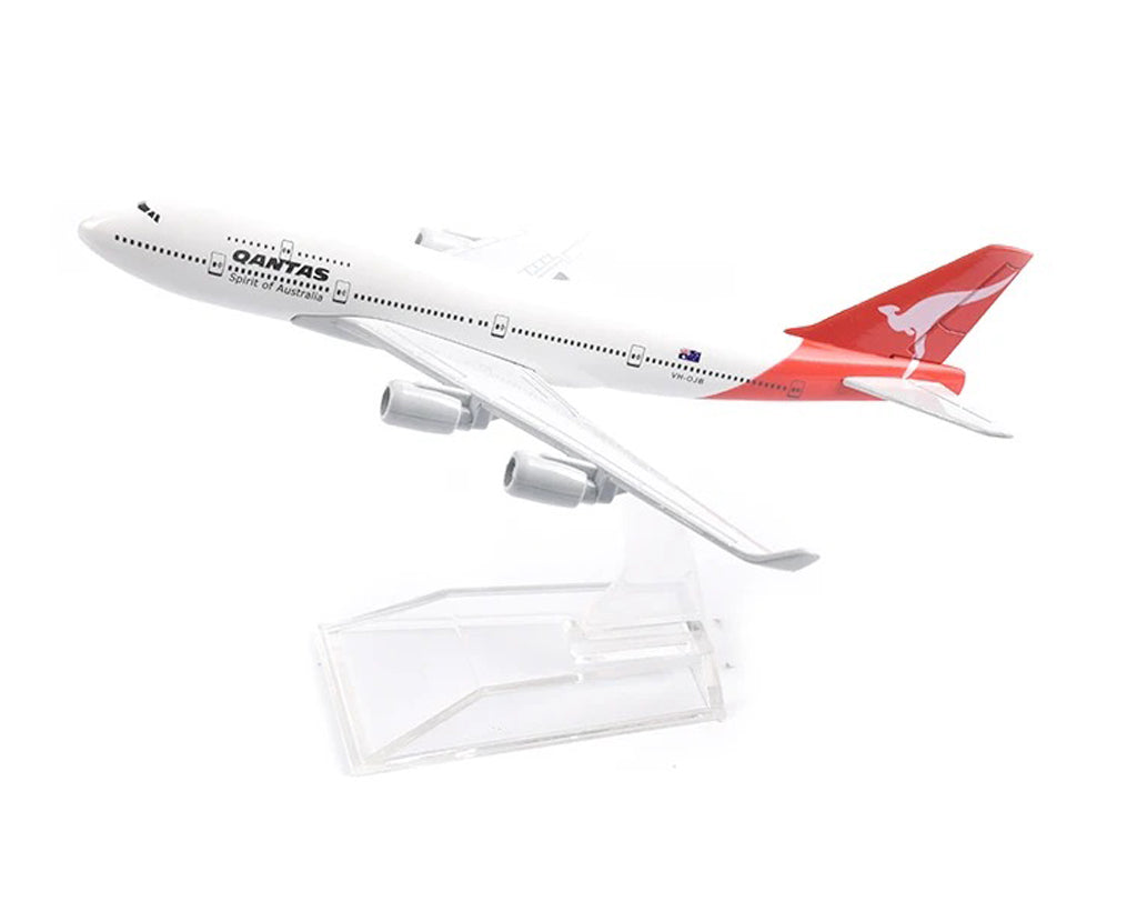 Qantas Boeing 747 - Scale 1:400 (16 cm / 6.3 in)