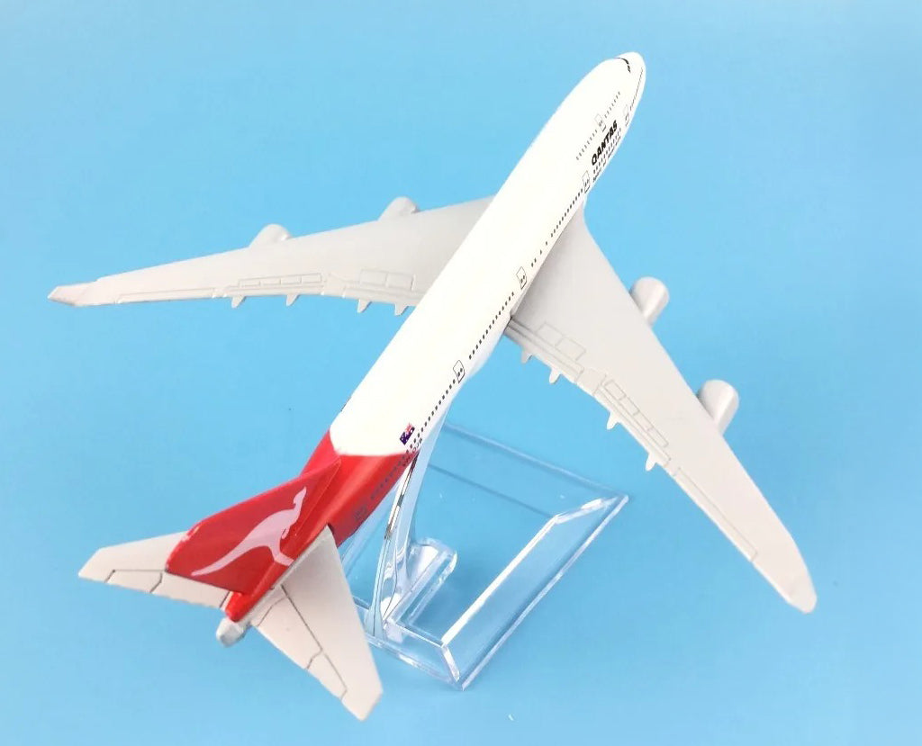 Qantas Boeing 747 - Scale 1:400 (16 cm / 6.3 in)
