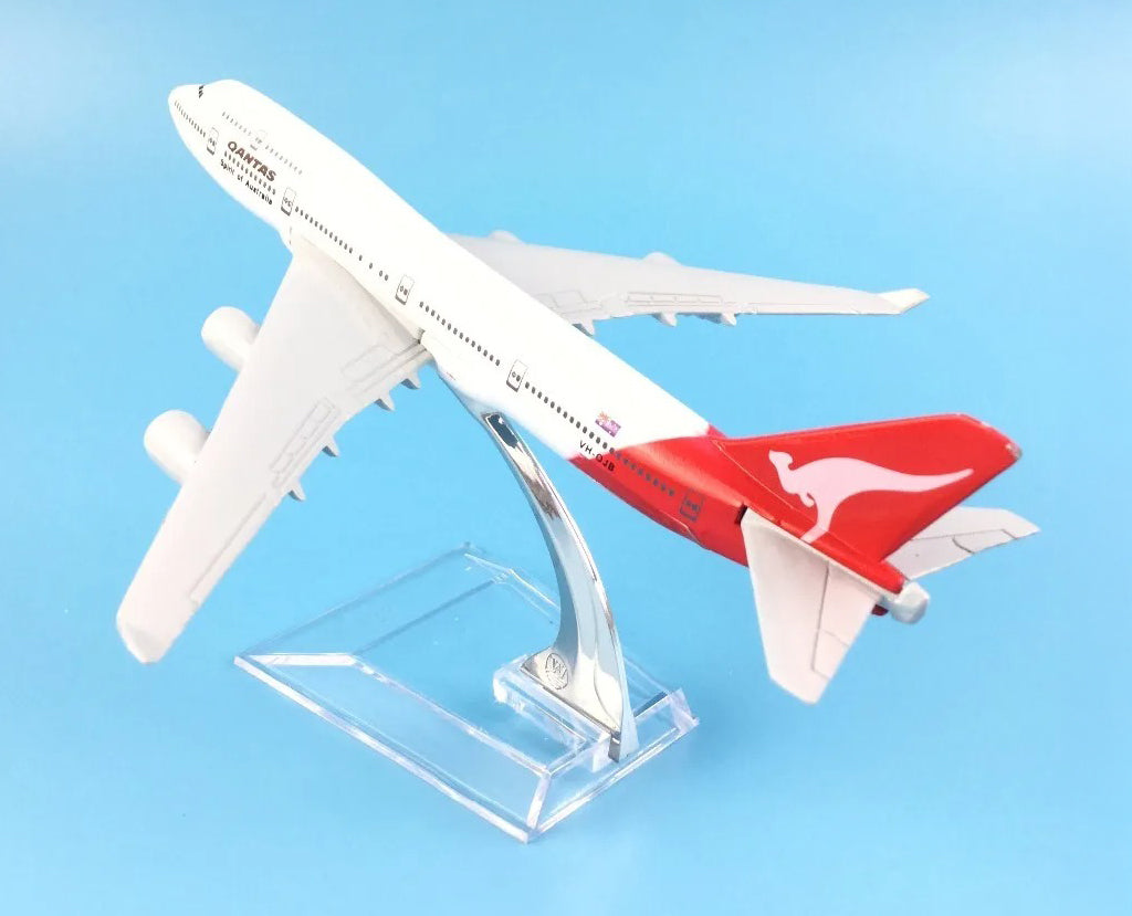 Qantas Boeing 747 - Scale 1:400 (16 cm / 6.3 in)