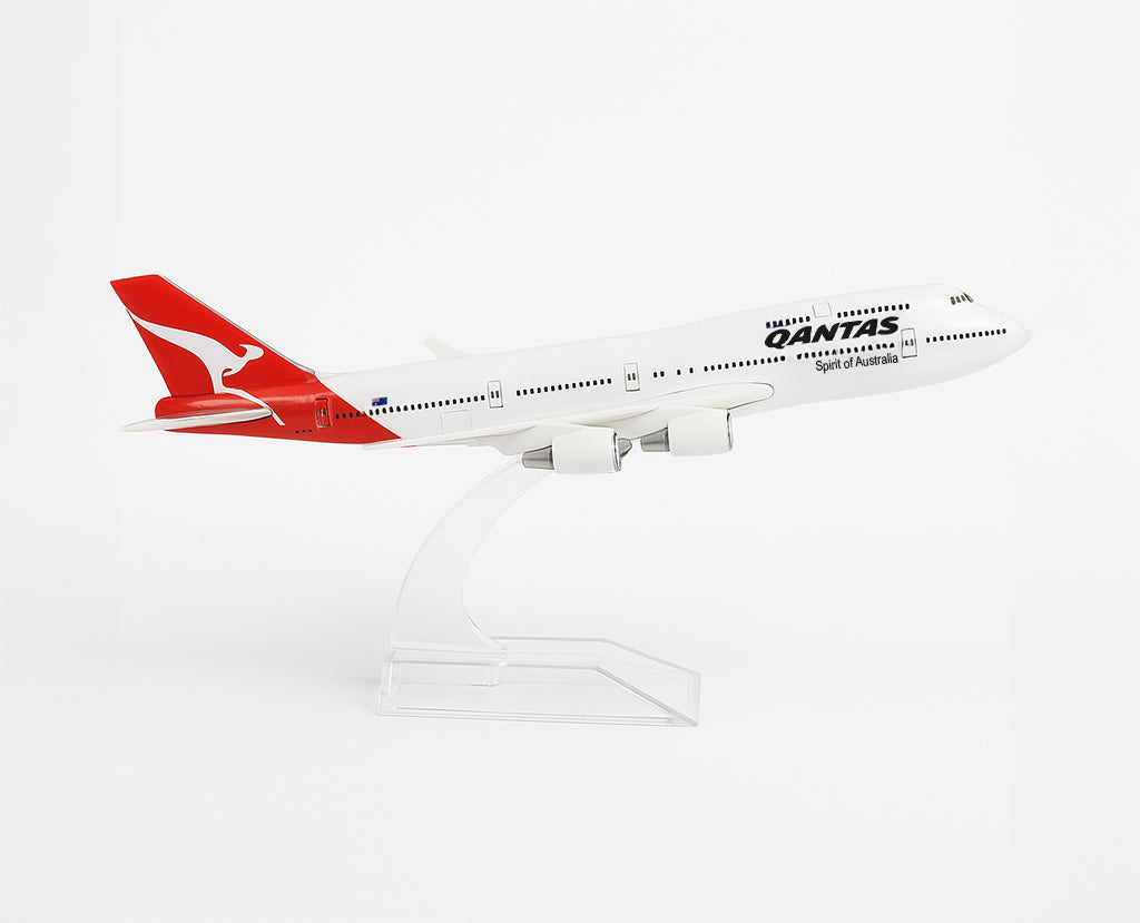 Qantas Boeing 747 - Scale 1:400 (16 cm / 6.3 in)