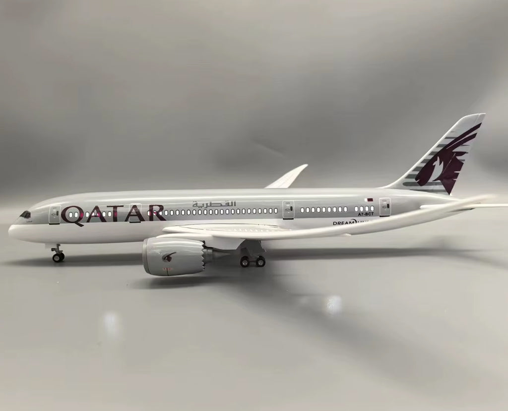 Qatar Airways Boeing 787 with LED - Scale 1:130 (47 cm / 18.5 in)