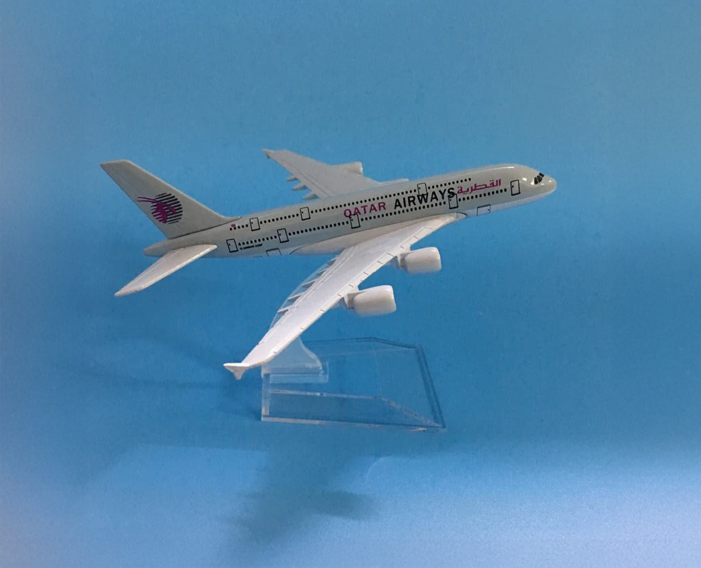 Qatar Airways Airbus A380 - Scale 1:400 (16 cm / 6.3 in)