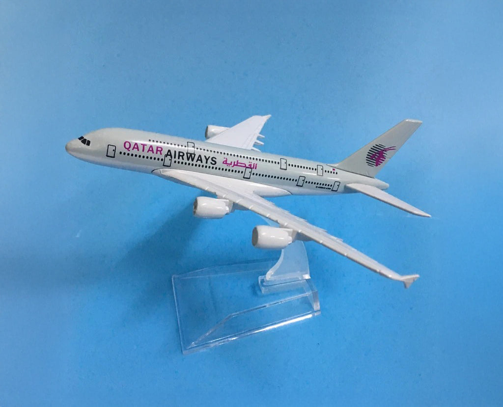 Qatar Airways Airbus A380 - Scale 1:400 (16 cm / 6.3 in)