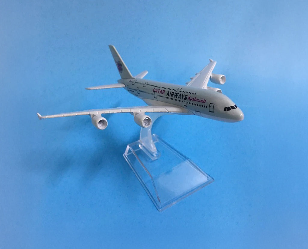 Qatar Airways Airbus A380 - Scale 1:400 (16 cm / 6.3 in)