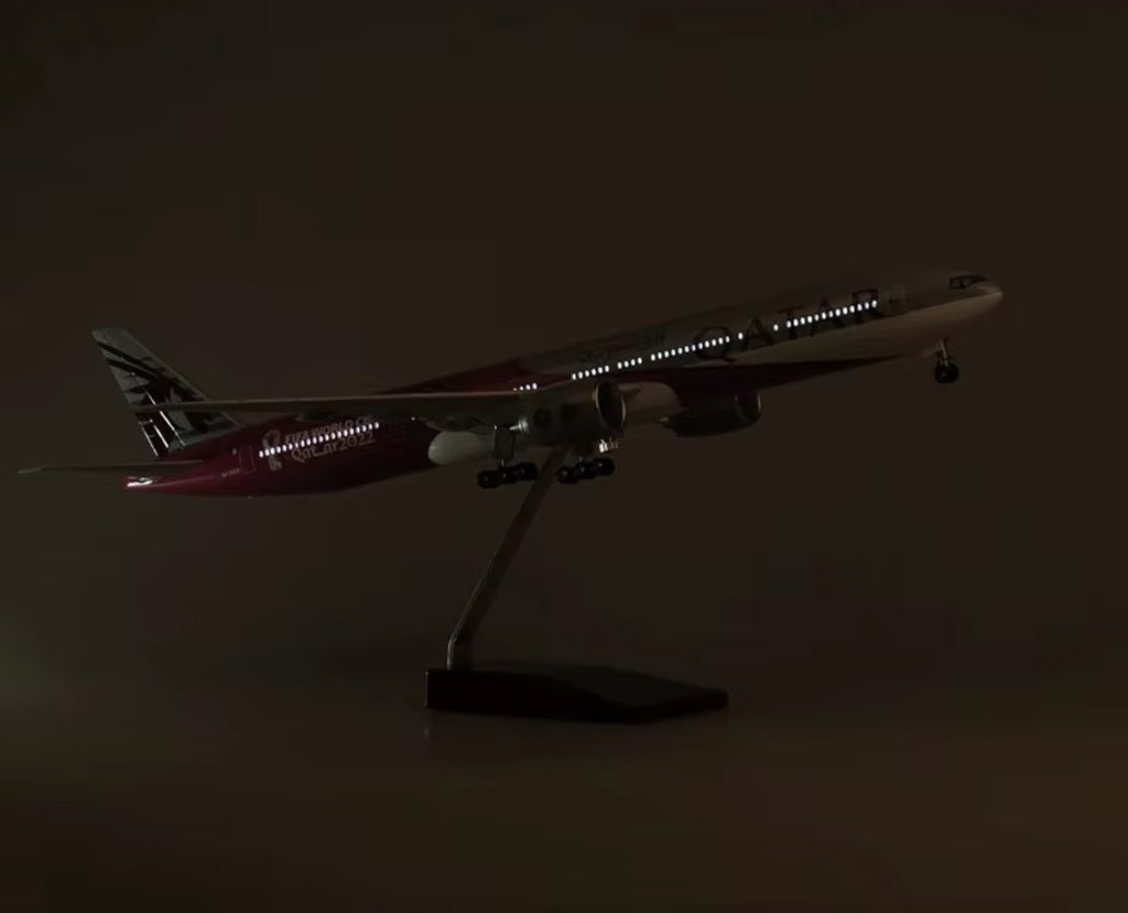 Qatar Airways 2022 World Cup B777 with LED - Scale 1:160 (47 cm / 18.5 in)