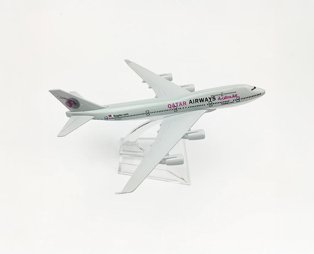 Qatar Airways Boeing 747 - Scale 1:400 (16 cm / 6.3 in)