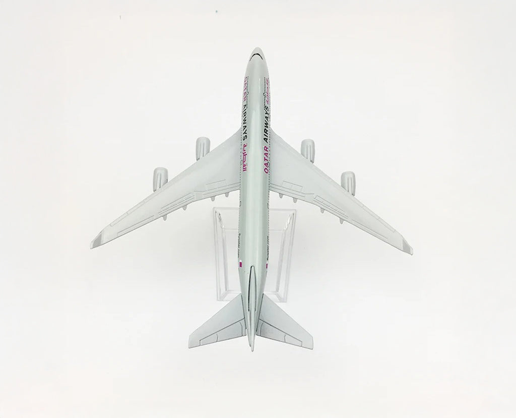 Qatar Airways Boeing 747 - Scale 1:400 (16 cm / 6.3 in)