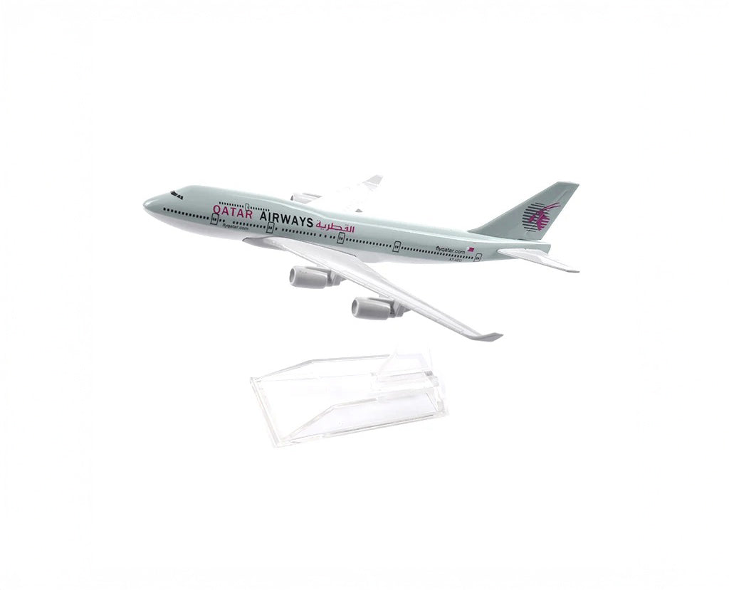 Qatar Airways Boeing 747 - Scale 1:400 (16 cm / 6.3 in)