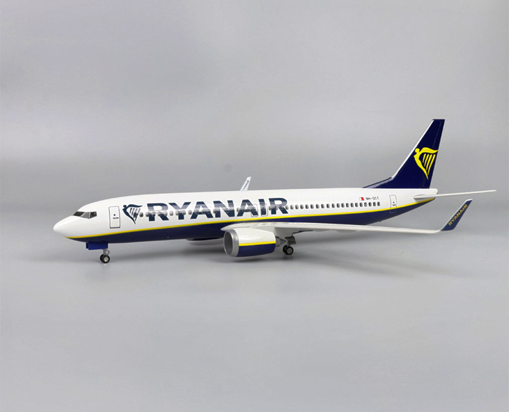 Ryanair Boeing 737-800 with LED - Scale 1:80 (47 cm / 18.5 in)