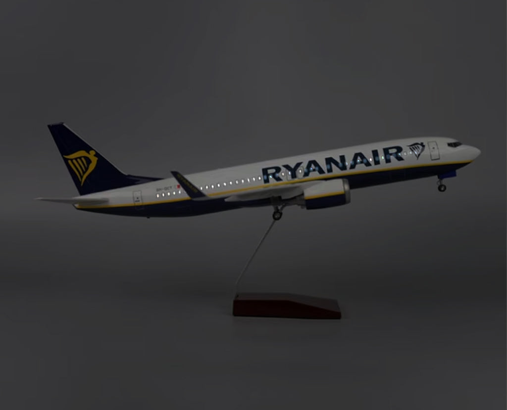 Ryanair Boeing 737-800 with LED - Scale 1:80 (47 cm / 18.5 in)