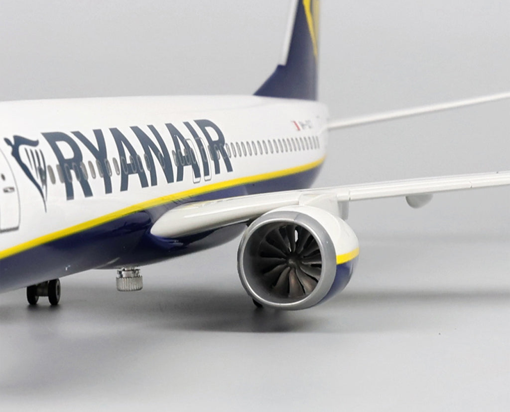 Ryanair Boeing 737-800 with LED - Scale 1:80 (47 cm / 18.5 in)