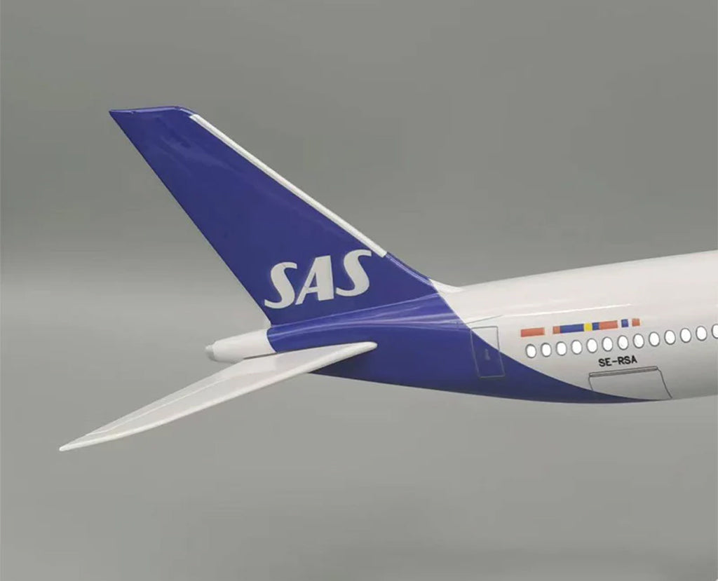 SAS Airbus A350 with LED - Scale 1:130 (47 cm / 18.5 in)