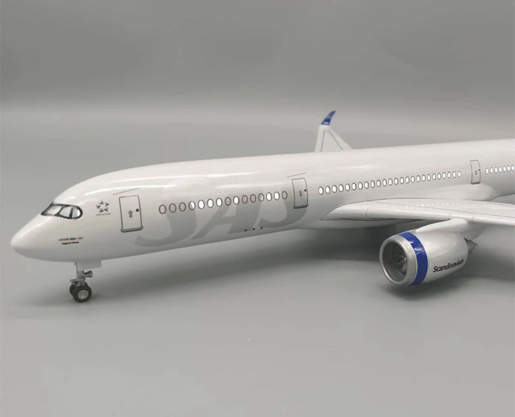 SAS Airbus A350 with LED - Scale 1:130 (47 cm / 18.5 in)