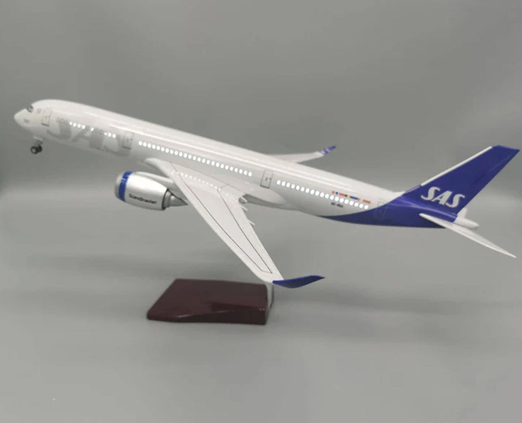 SAS Airbus A350 with LED - Scale 1:130 (47 cm / 18.5 in)