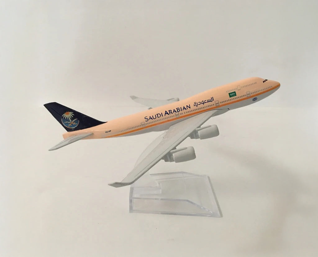 Saudi Arabian Boeing 747 - Scale 1:400 (16 cm / 6.3 in)