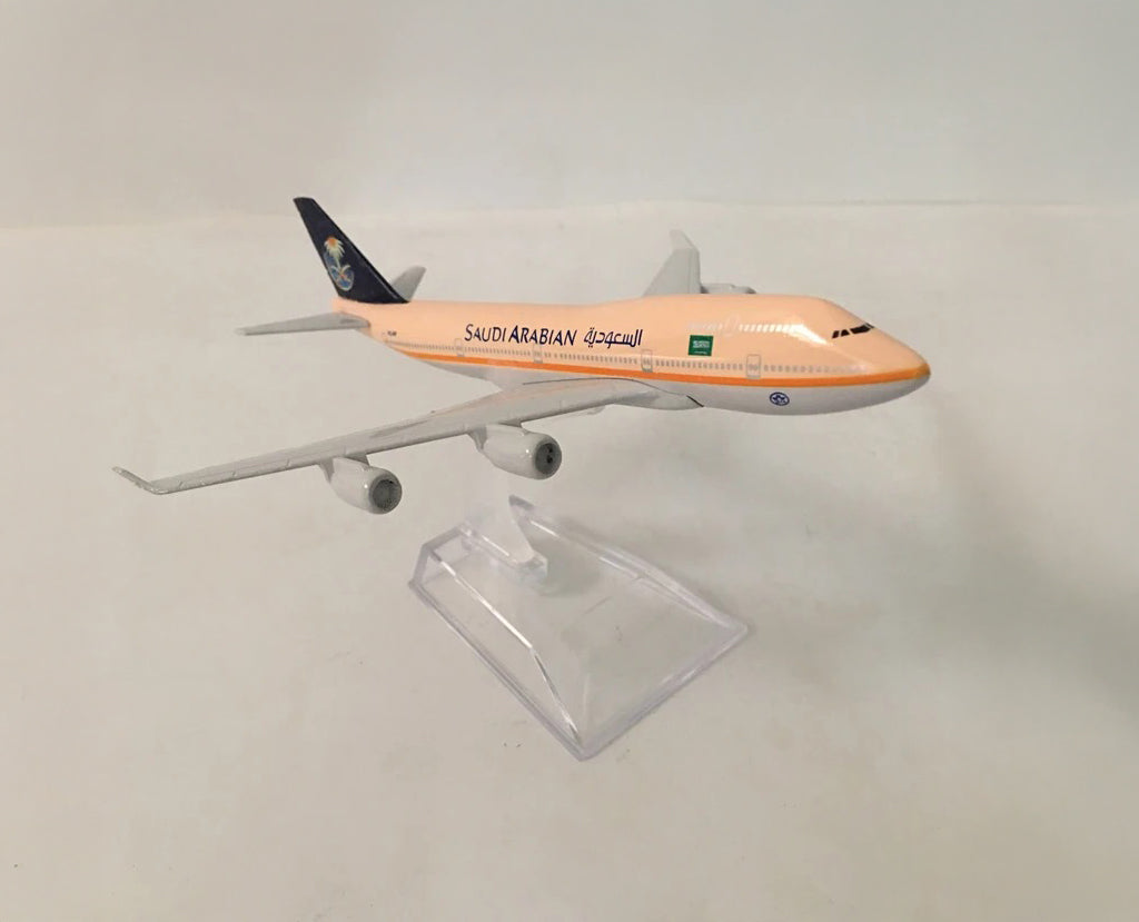 Saudi Arabian Boeing 747 - Scale 1:400 (16 cm / 6.3 in)