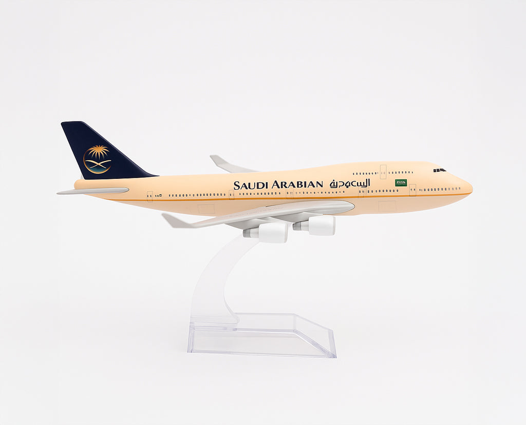 Saudi Arabian Boeing 747 - Scale 1:400 (16 cm / 6.3 in)