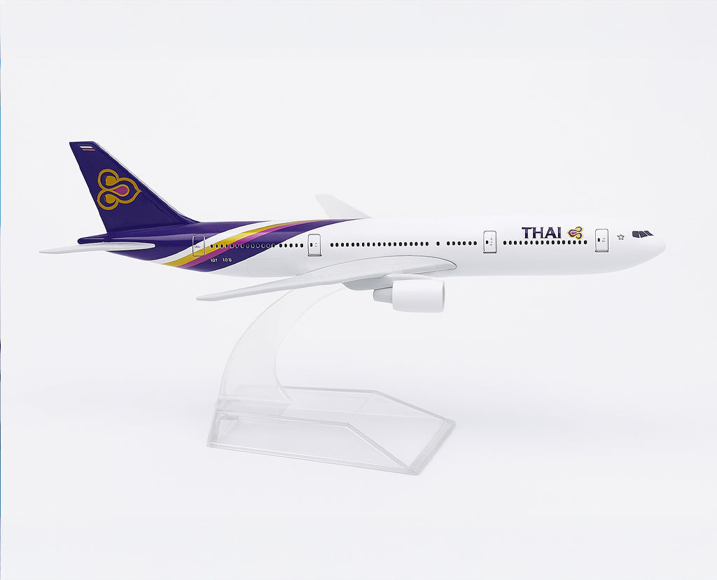 Thai Airways Boeing 777 - Scale 1:400 (16 cm / 6.3 in)