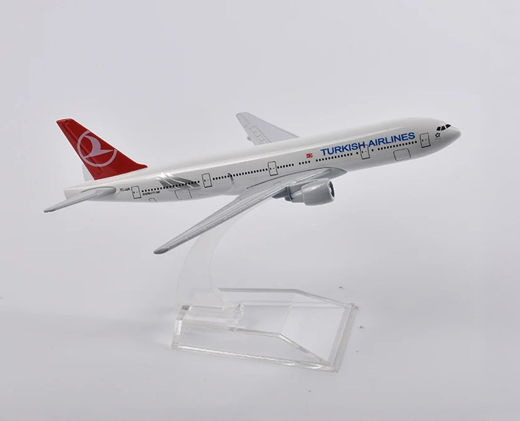 Turkish Airlines Boeing 777 - Scale 1:400 (16 cm / 6.3 in)
