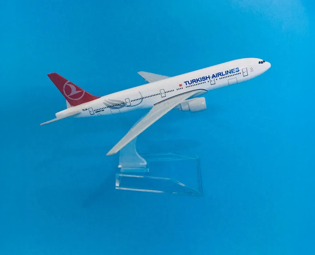 Turkish Airlines Boeing 777 - Scale 1:400 (16 cm / 6.3 in)