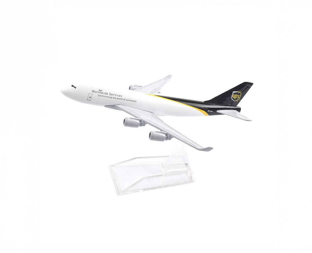 UPS Airlines Boeing 747 - Scale 1:400 (16 cm / 6.3 in)