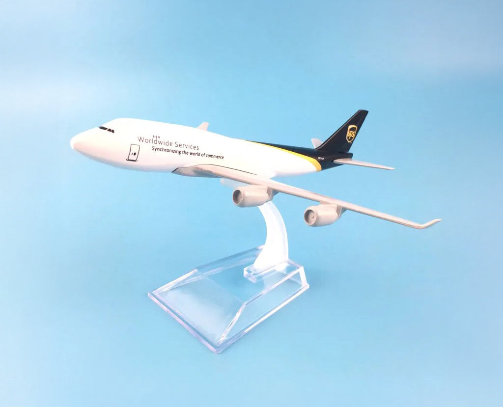 UPS Airlines Boeing 747 - Scale 1:400 (16 cm / 6.3 in)