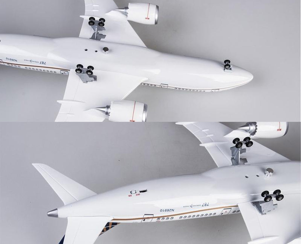 United Boeing 787 with LED - Scale 1:130 (43 cm / 16.9 in)