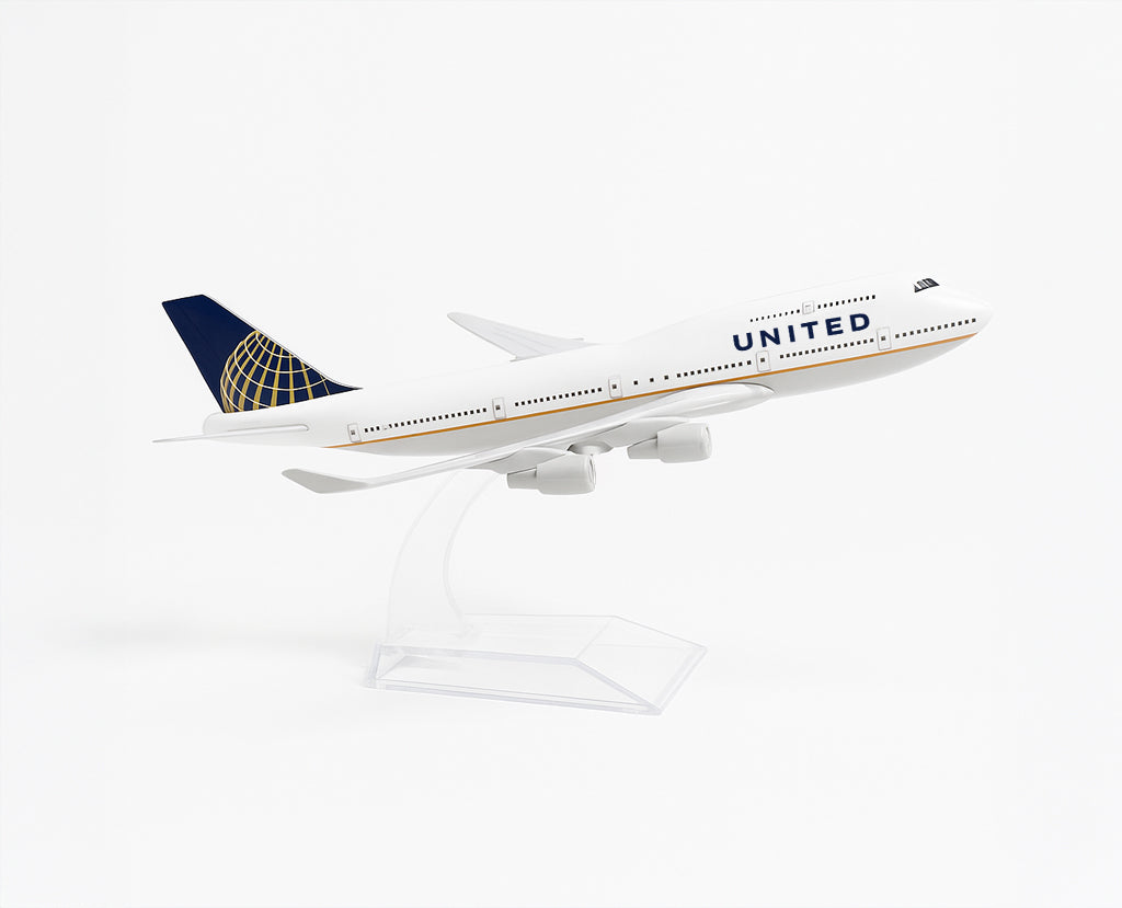 United Boeing 747 - Scale 1:400 (16 cm / 6.3 in)