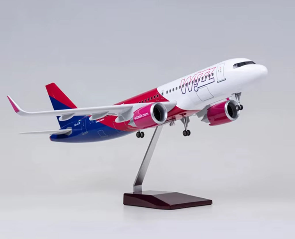 Wizz Air Airbus A320neo with LED - Scale 1:80 (47 cm / 18.5 in)